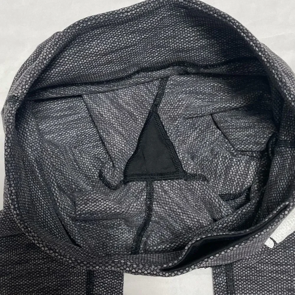Lululemon Soul Cycle Grey Cropped Leggings Skull and Crossbones Size 4